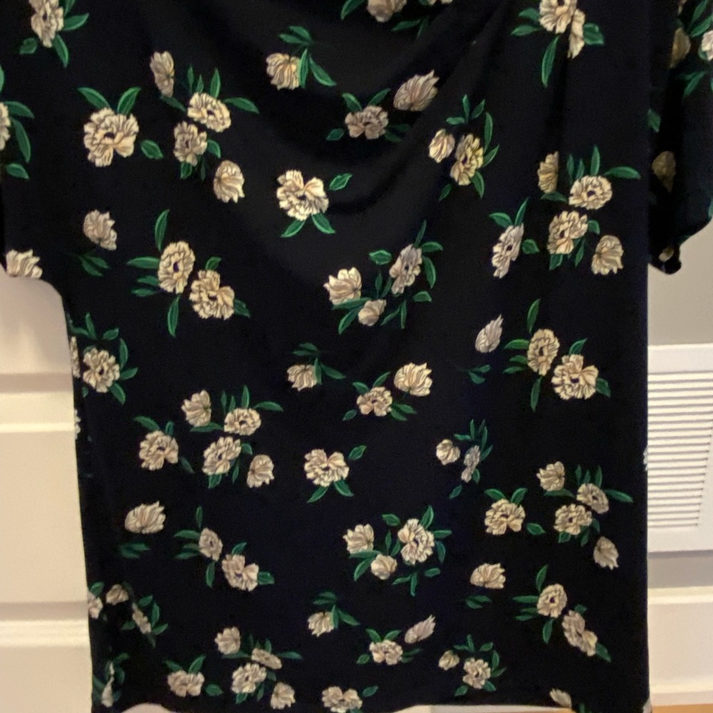 Banana Republic asymmetrical neckline top - Picture 3 of 7